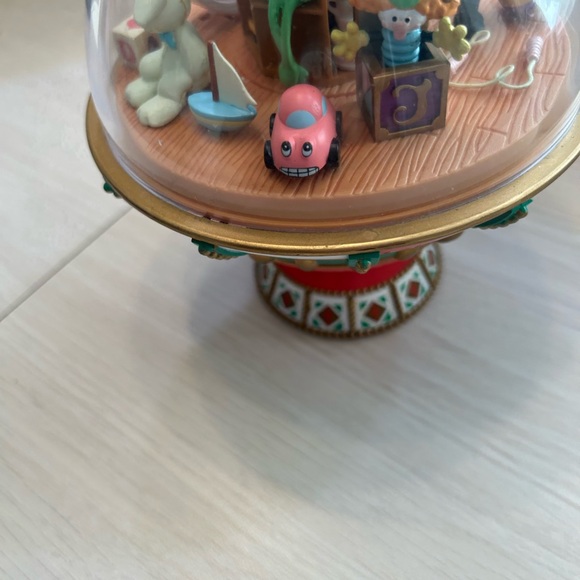 House of Lloyd Twirl Top Toy Shop Musical - Picture 4 of 9